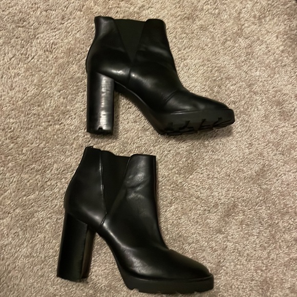 Saks Fifth Avenue Lug Sole Black Leather Ankle Boot Sz 10 - Picture 2 of 14